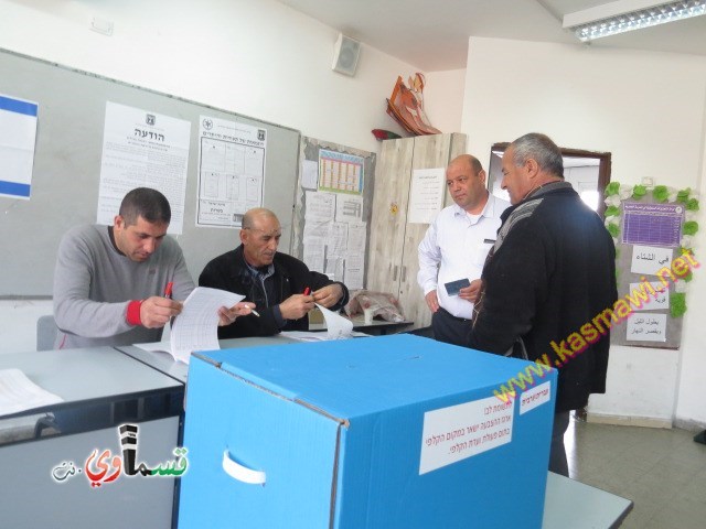 رئيس البلدية عادل بدير يُدلي بصوته ويناشد الاهالي بلخروج والتصويت للعرب  القائمة المشتركة 
